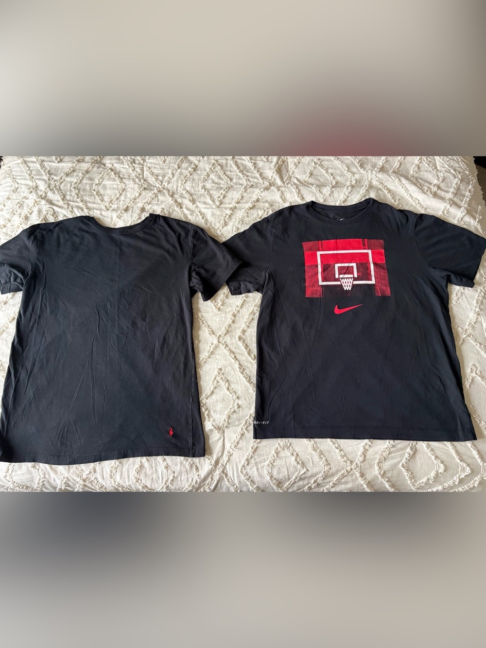 Set of 2 Men’s Black and Graphic Tee
Like New. Fit is Medium